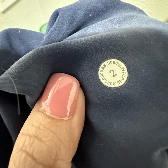 Lululemon High Rise Invigorate Biker Shorts EUC Size 2 - Picture 6 of 8